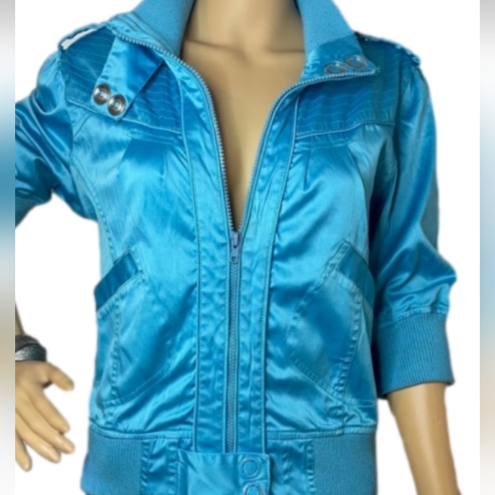 NWOT Blue Metallic Zip Up Jacket With Collar And Cuffs